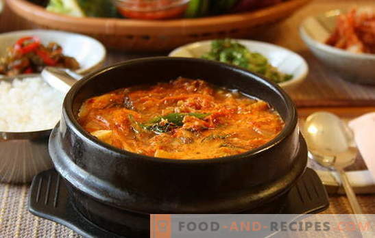 Aštrus sriuba yra pašildomas patiekalas su pipirais. Prieskoninės sriubos su vištiena, lęšiais, pomidorais, mėsos, krevetėmis receptai