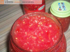 Adjika iš pomidorų su česnakais ir krienais
