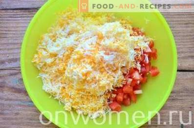Tartlets su sūriu, pomidorais ir kiaušiniais