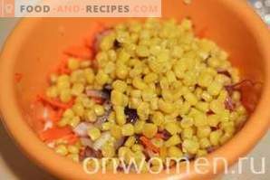 Kopūstų salotos su morkomis ir kukurūzais