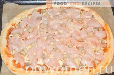 Pica su vištiena ir grybais mielių tešla