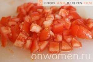 Salotos su krevetėmis, pomidorais ir sūriu