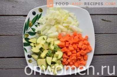 Gemüsesuppe mit Zucchini