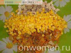 Vištienos, grybų ir kukurūzų salotos