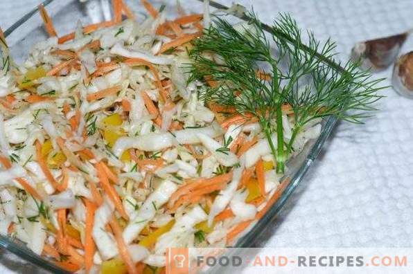 Kopūstų ir morkų salotos su česnakais, pagardintos actu