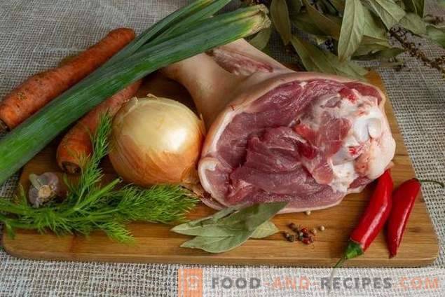 Želė ir mėsos salotos - 2 patiekalai iš 1 kiaulienos kojos
