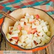 Daržovių troškinys su obuoliais žiemai yra neįprastas ir labai skanus